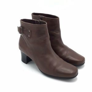 Clarks Womens Ankle Boots Booties 8 Brown Leather Block Heel Square Toe